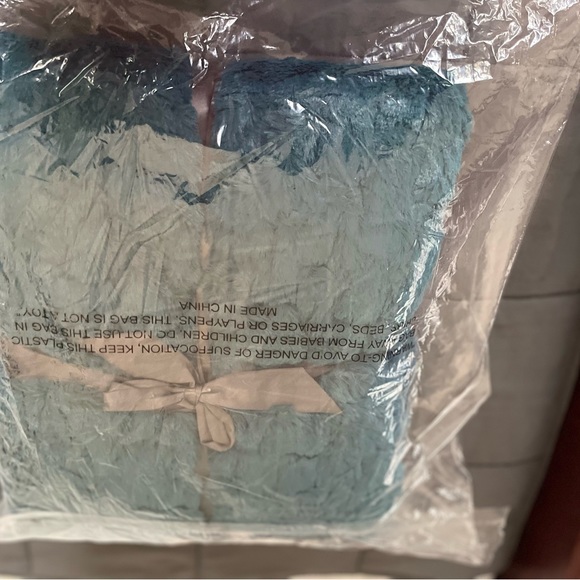 Throw - Picture 4 of 7